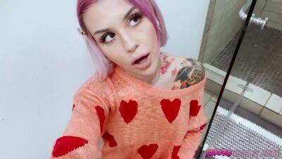 When your stepdaughter shows a video of her masturbating - hotmovs.com - Usa