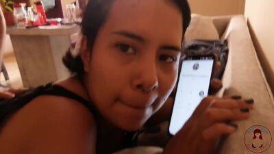 Novia Hablando Por Telefono Con Su Mama Mientras Cogemos - videomanysex.com