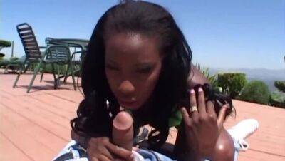 The little one has a lot of fun, you can see that at the end ... Ebony - veryfreeporn.com