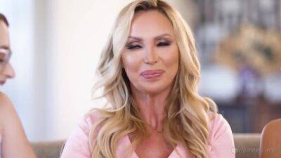 Fantastic Babes In Lesbian Threesome - upornia.com