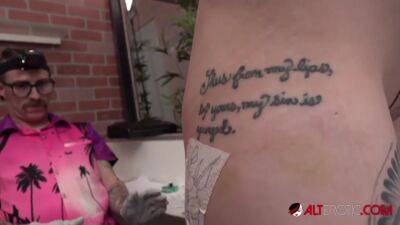 Arielle Masturbates While Being Tattooed - hotmovs.com