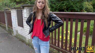 Olivia Sparkle - Olivia - HUNT4K. Wrong Turn with Olivia Sparkle - hotmovs.com - Czech Republic