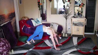 Hip Mobility Get Your Body Warmed Up And Happy Everyday Hot Yoga Pants :) - hclips.com