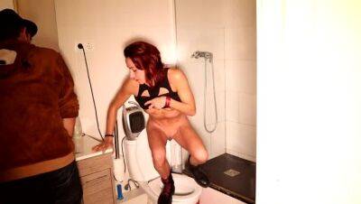 She can't wait for the toilette while they are in a party - porntry.com