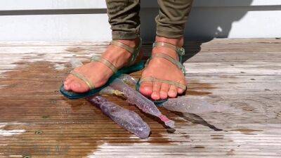 Ice Pong And Jelly Sandal Squirting/bursting - hclips.com