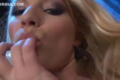 Endearing Blonde Vixen Giving A Awesome Blowjob - upornia.com - Usa