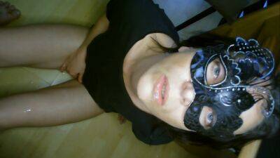 Milf Se Prend Un Facial Se Masturbe Ensuite Et Jouis Seule - videomanysex.com - France