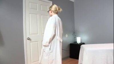 Pregnant Sadie Holmes visits the doctor - sunporno.com