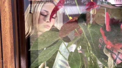 Jenny Wild - House Sitter - hotmovs.com