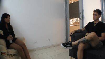 My Stepsister Asks Me For Help To Take Some Erotic Photos - upornia.com