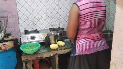 Devar Ne Bhabhi Ko Kitchen Me Choda Khana Banate Hue With Hindi Audio - Devar Bhabhi - upornia.com - India