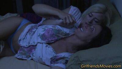 Blonde 19yo lesbian gets fingered - xxxfiles.com