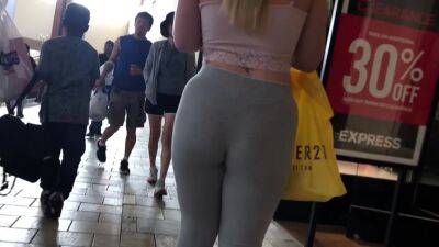 Sexy Blonde bubble in tight leggings - voyeurhit.com