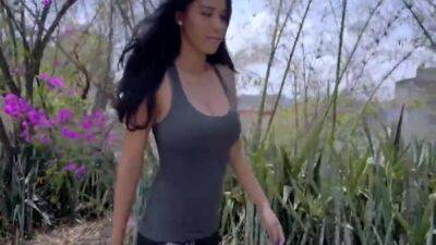 Kendra Roll In Bouncy Boobs - hotmovs.com