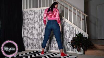 Jennifer - Booty Loves Doing Squats And Stroking Cock With Jennifer S - hotmovs.com