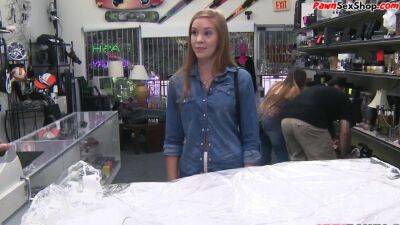 Innocent Pawnshop Customer Gets Throatfucked - videomanysex.com