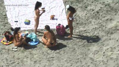 peeping Naturist Beach.40 - txxx.com