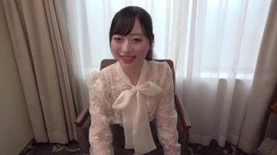 眼睛很大的可爱妹子白虎逼很嫩 主页扫码进全国飞盘媛俱乐部 - upornia.com - Japan