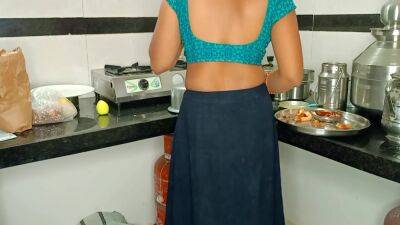 Komal Chalo Bedroom Me Subah Bartan Dho Le Na - hclips.com - India