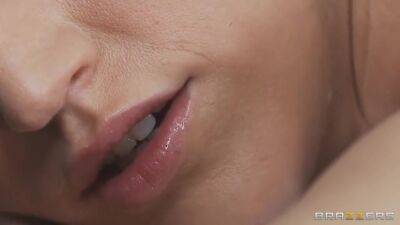 Free Tittie Massage With Eve Laurence - upornia.com