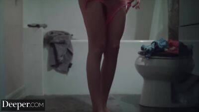 Riley Reid - Riley - Finally Gets Her First Experience - Riley Reid - upornia.com