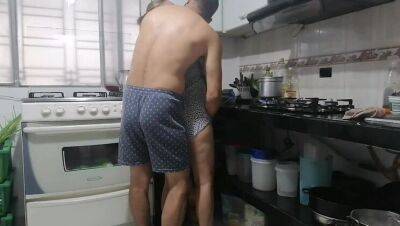 The very bandit told me to help her cook and she was without panties, you cannot imagine everything I did to her - veryfreeporn.com