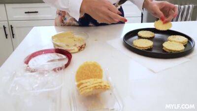 Big Tits Mom Gets Sex Satisfaction From Her Teenage Boy - upornia.com - Usa