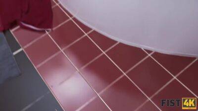 Stud Helps Stuck Girlfriend Only If They Have Sex With Fisting - hotmovs.com