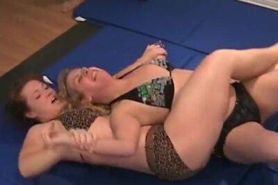 2 Vs. 1 Submission Wrestling - upornia.com - Usa