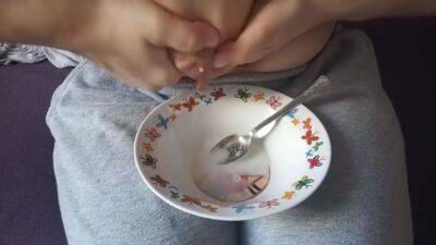 Milking Breast.lots Of Milk.fills A Plate With Breast Milk.spray Milk.mom - upornia.com - Russia