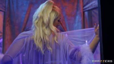 Rebecca More - Rebecca - Peep Show A Go Go - Rebecca More - upornia.com