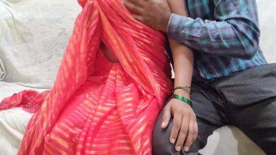 Saree Pahani Huyi Bhabhi Ko Dekalhar Raha Nahi Gaya Aur Bhabhi Ko Chod Diya - hotmovs.com - India