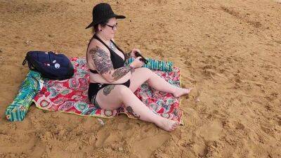 Squirtin In The Sand - upornia.com