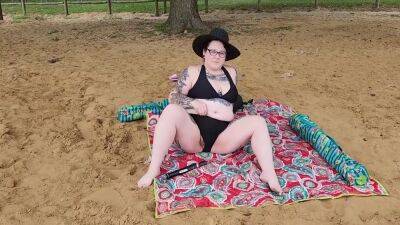 Squirtin In The Sand - upornia.com