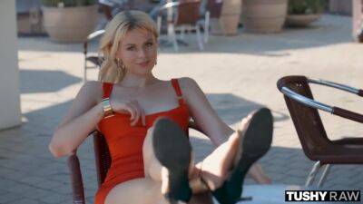 Sahara Skye And Lady Red In Lady In Red In 4k - upornia.com