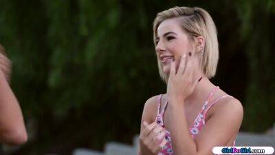 Blonde Gets First Kiss From New Neighbor - upornia.com