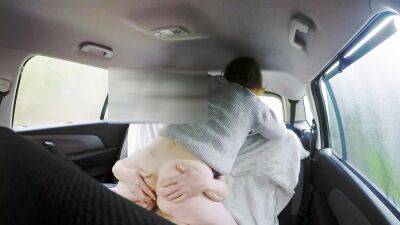 grosse baise sur la banquette de la voiture - txxx.com - France