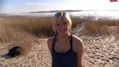 Riskante Strandwette! Traust Du Dich - hotmovs.com