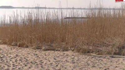 Riskante Strandwette! Traust Du Dich - hotmovs.com