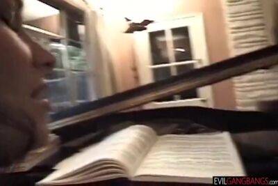 House Invasion - upornia.com