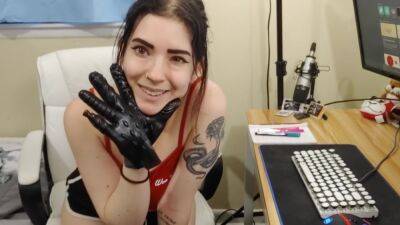 Trying Out My Dildo Glove For The First Time - hclips.com
