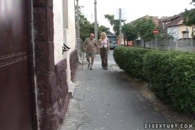 Grandpa Saves Dolly Ann - upornia.com