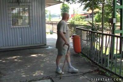 Grandpa Saves Dolly Ann - upornia.com