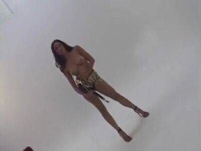 Behind The Scenes - hotmovs.com - Usa