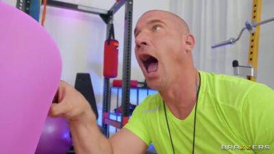 Chloe Lamour - Chloe - Chloe Lamour - Cross-training Workouts With Busty - upornia.com