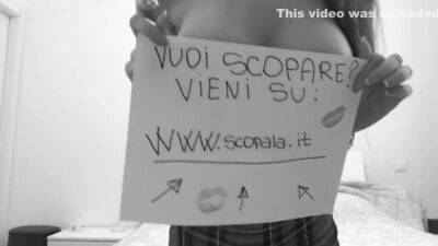 In Camera Da Letto Con Il Migliore Amico Del Cornuto - hotmovs.com - Italy