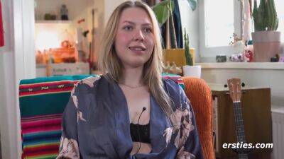 Songschreiberin Nelio Aus Berlin Masturbiert In Ihrem Wg-zimmer - hotmovs.com