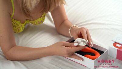 Orgasm Test And Review Of G-spot Vibrator & Clit Licker - Honey Play Box 4k - hotmovs.com