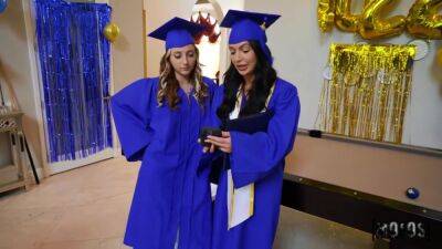 College Graduates - Hold The Door House Party With Alexa Payne - upornia.com