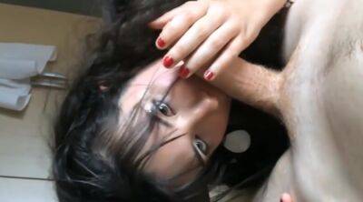 belle brune gobe la bite de son mec amoureusement - txxx.com - France